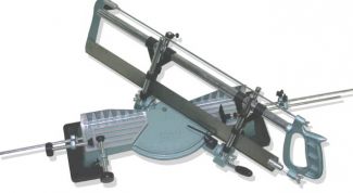 Картинка по теме - как вырезать потолочный плинтус