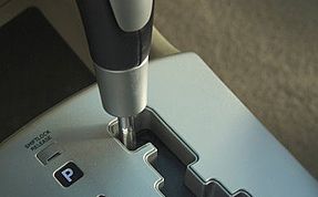 Картинка по теме - как завести машину с автоматом