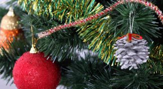 Картинка по теме - как сохранить дольше елку