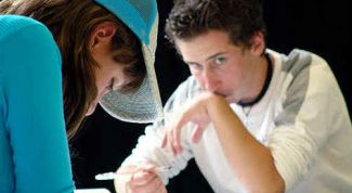 Картинка по теме - как определить, что нравишься парню