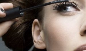 Картинка по теме - как наносить тушь