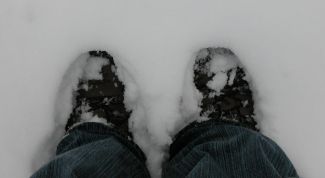 Картинка по теме - как убрать соль с обуви