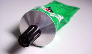 Картинка по теме - как отмыть клей