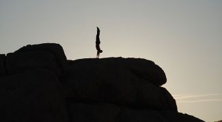 Картинка по теме - как научиться стоять на руках