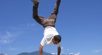 Картинка по теме - как научиться ходить на руках