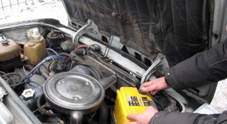 Картинка по теме - как устанавливать аккумулятор