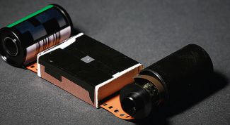 Картинка по теме - как вставить пленку в фотоаппарат