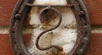 Картинка по теме - как повесить подкову