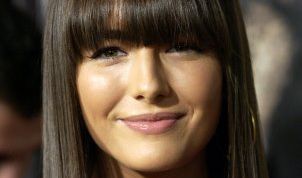 Картинка по теме - как выпрямить челку