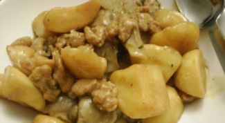 Картинка по теме - как потушить курицу с картошкой