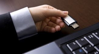 Картинка по теме - как вставить флешку