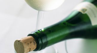 Картинка по теме - как открыть бутылку без штопора