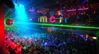 Картинка по теме - как одеваться в ночной клуб