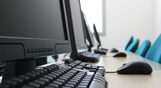 Картинка по теме - как протирать ж.к. мониторы