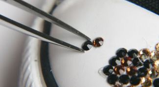 Картинка по теме - как приклеивать стразы?