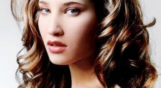 Картинка по теме - как сделать локоны на длинные волосы