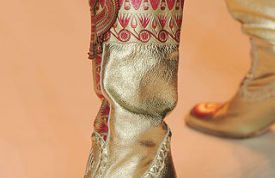 Картинка по теме - как растянуть голенища сапог