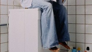 Картинка по теме - как почистить от накипи стиральную машину