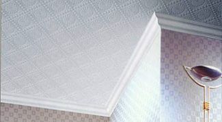 Картинка по теме - как резать углы потолочного плинтуса