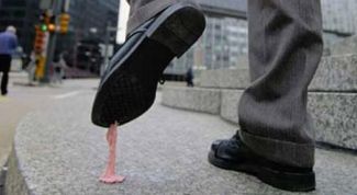 Картинка по теме - как оттереть жвачку от одежды