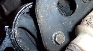 Картинка по теме - как поменять подушку двигателя
