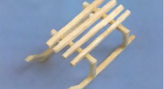 Картинка по теме - как построить из спичек санки