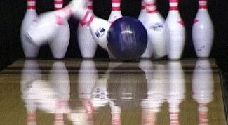 Картинка по теме - как кидать шар в боулинге