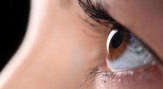 Картинка по теме - как накрасить красиво карие глаза