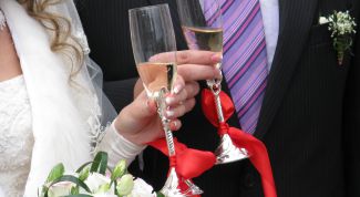 Картинка по теме - как украшать бокалы на свадьбу