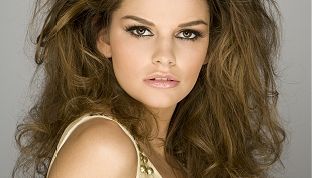 Картинка по теме - как придать волосам объём от корней