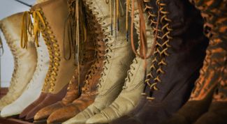 Картинка по теме - как почистить сапоги из замши