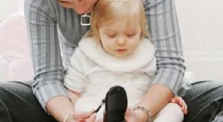 Картинка по теме - как выбрать первую обувь