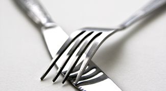 Картинка по теме - как держать правильно вилку и нож