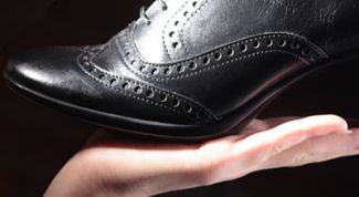 Картинка по теме - как вывести пятно с обуви