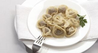 Картинка по теме - как заводить тесто на пельмени