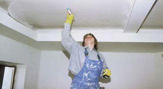 Картинка по теме - как удалить побелку с потолка