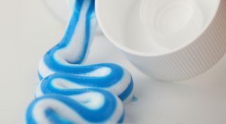 Картинка по теме - как чистить зубы электрической щёткой