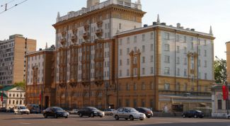 Картинка по теме - как устроиться в посольство на работу