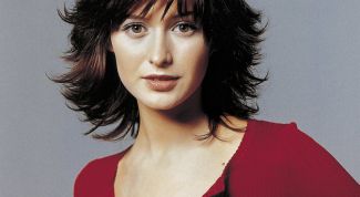 Картинка по теме - как уложить волосы с челкой