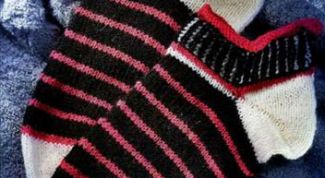 Картинка по теме - как связать носки на машине