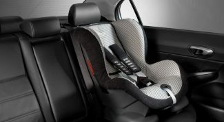 Картинка по теме - как пристегнуть детское кресло