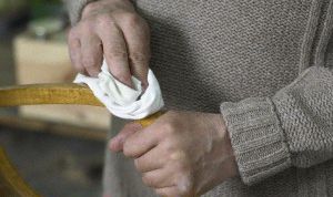 Картинка по теме - как убирать царапины с мебели