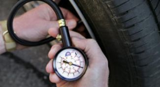 Картинка по теме - как проверять давление в шинах