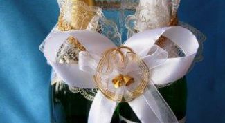 Картинка по теме - как украшать свадебное шампанское