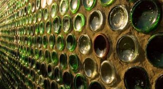 Картинка по теме - как сделать дом из бутылок