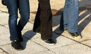 Картинка по теме - как разрезать джинсы