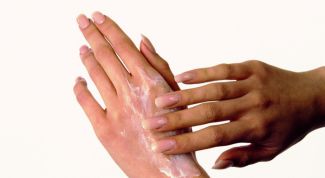 Картинка по теме - как избавиться от трещин на руках