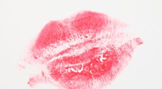 Картинка по теме - как вылечить обветренные губы