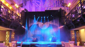 Картинка по теме - как украсить сцену