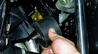 Картинка по теме - как заменить подушку двигателя